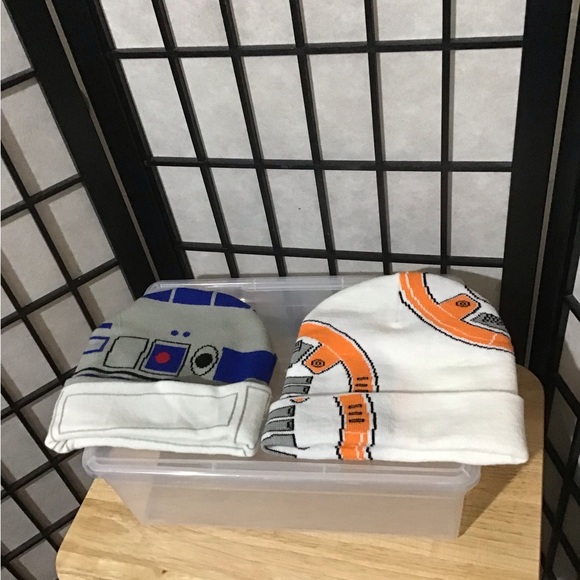 Bundle NWOT 2 Star Wars Caps and 1 Scarf Star Wars BB8 & R2-D2. - Picture 2 of 6